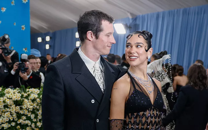 Callum Turner und Dua Lipa auf der Met Gala 2025