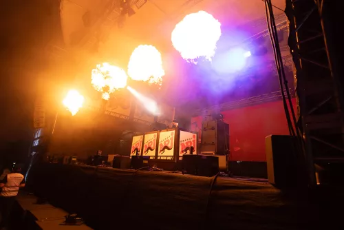 Pyrotechnik mit Feuer